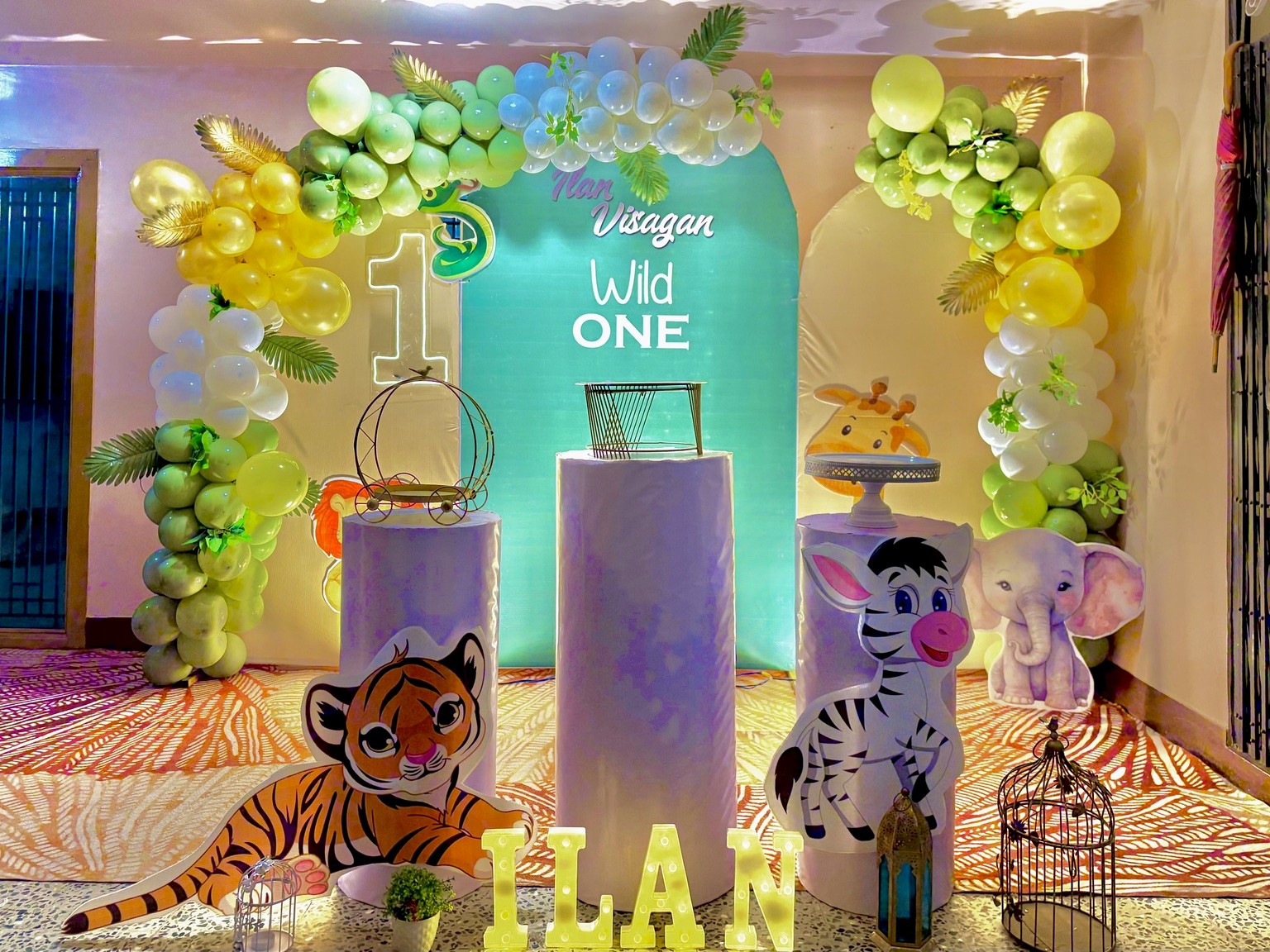 Wild one jungle birthday decoration